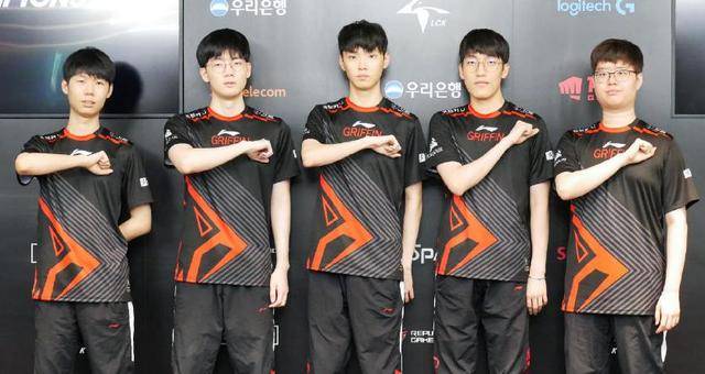 从 faker 的赛后采访中借鉴：把这个冠军给粉丝